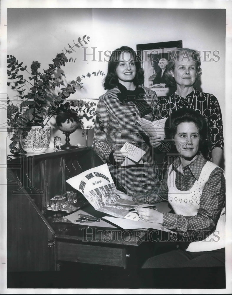 1974 The Women&#39;s Auxiliary of the Birmingham Bar Association Members-Historic Images