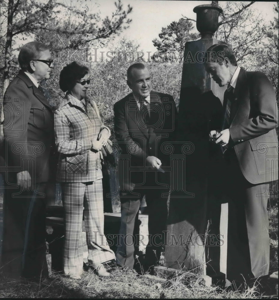 1975 Representative Bill Nichols, Others at First Congressman grave - Historic Images