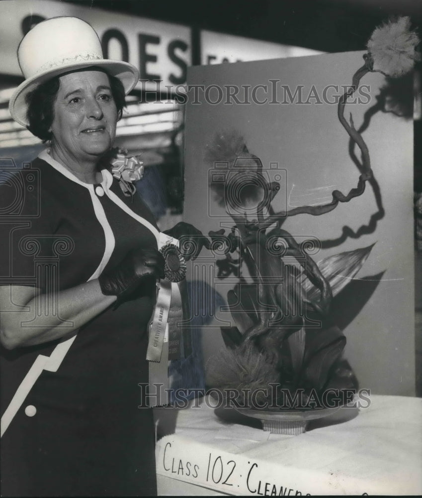1969, Mrs. C. C. Nichols, Clubwoman, "Cleaners for Cleo" wins award - Historic Images