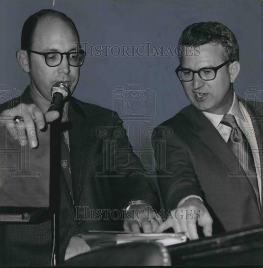 1970, Alabama Senator Bob Harris of Morgan and Ollie Nabors of Etowah - Historic Images