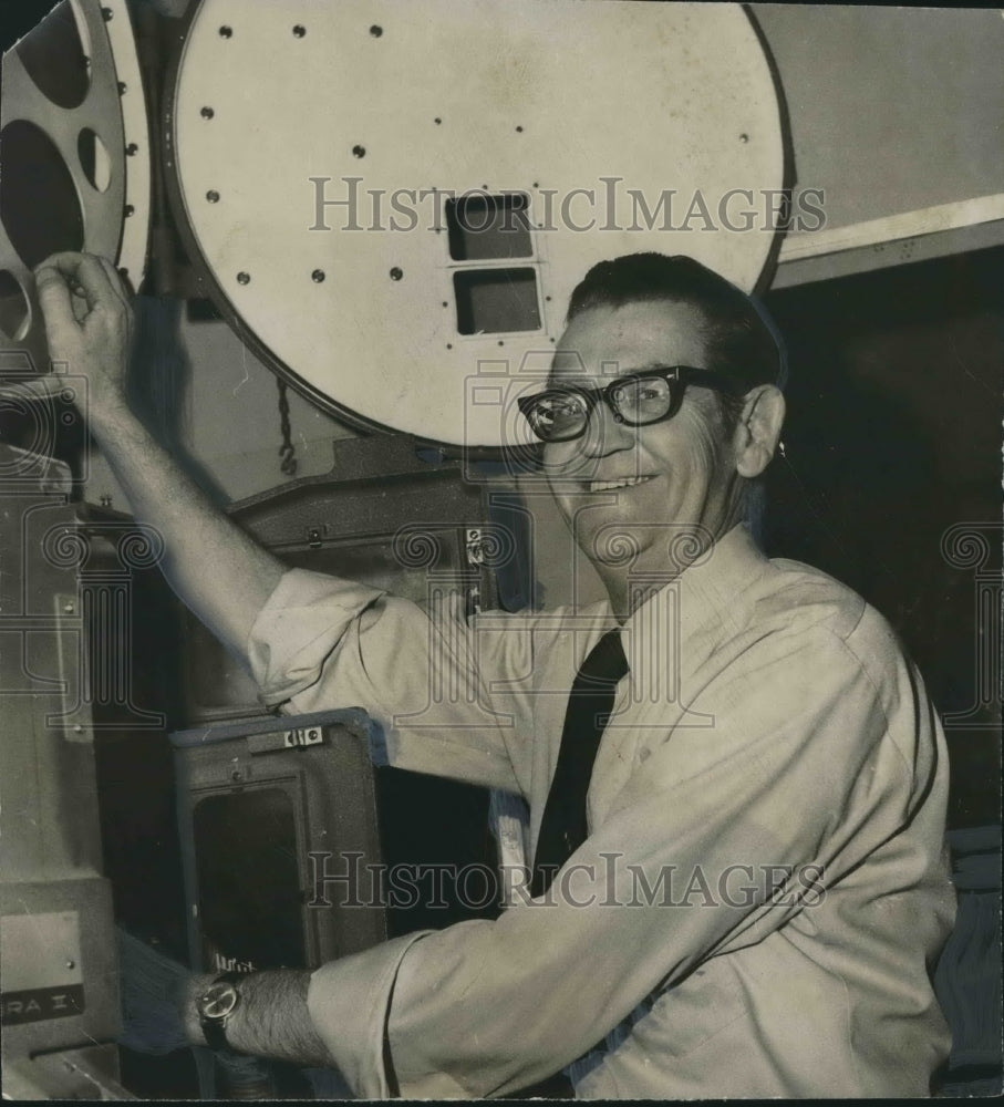 1971, Fannie Flagg&#39;s father, Bill Neal at projector - abno07559 - Historic Images