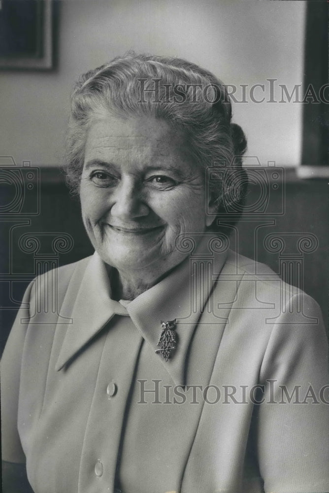 1976 Miss Edna Earle Mullins, Director of Brooke Hill School - Historic Images