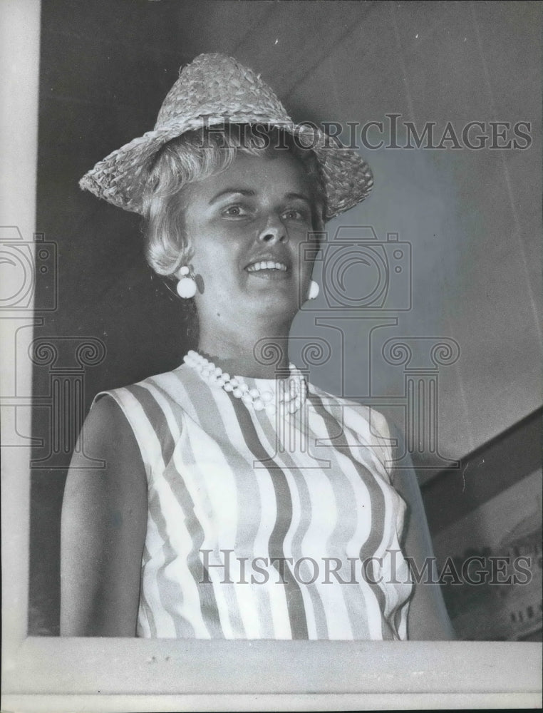 1963 Press Photo Mrs. James Neely, Scribblers - abno07580-Historic Images