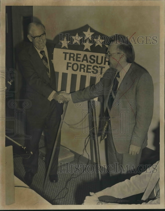 1976 W. Kelly Mosley received award from Other at Ceremony - Historic Images