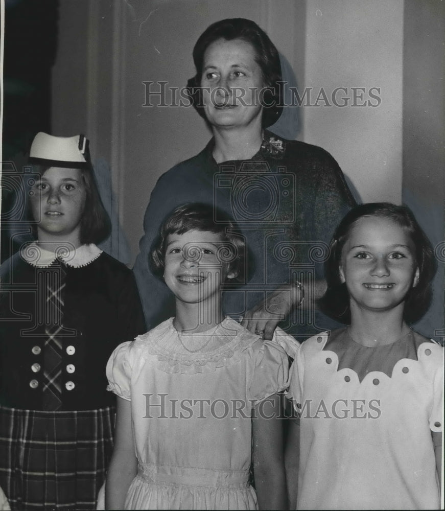 1965, Mrs. Lee McGriff Jr., Jane McGriff, Others of Scribblers - Historic Images