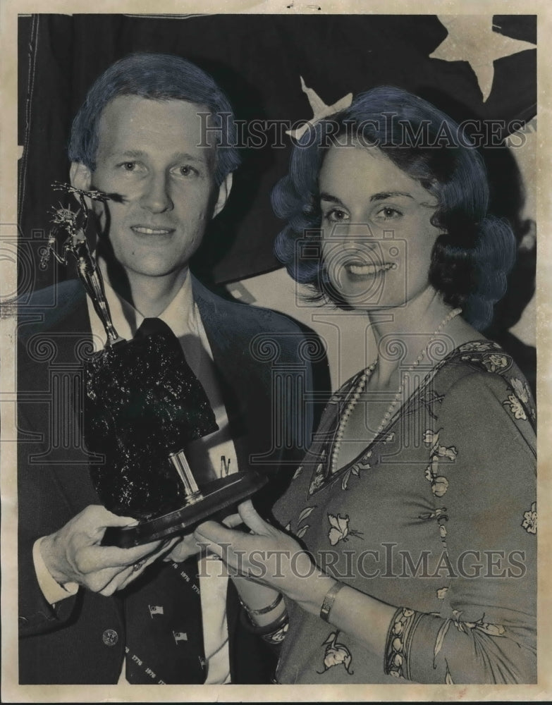 1976 Craig Battles Gives Award to Mrs. George McMillan - Top Film - Historic Images