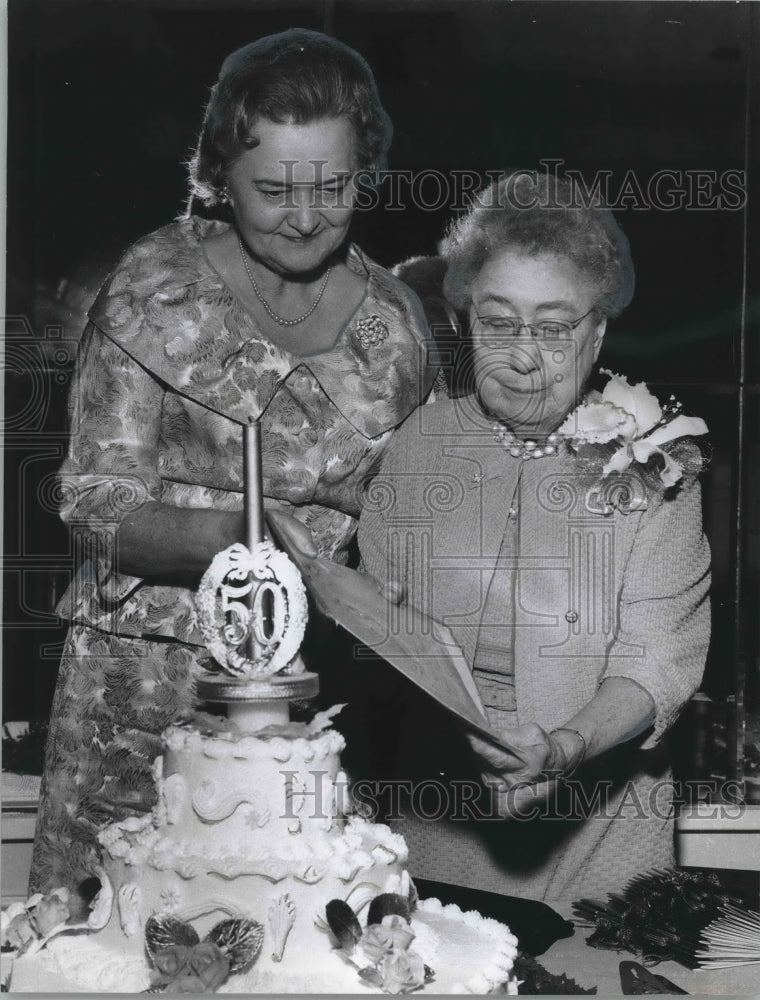 1967 Press Photo Mary Poore and Virginia McMahan at Altrusan Golden Anniversary-Historic Images