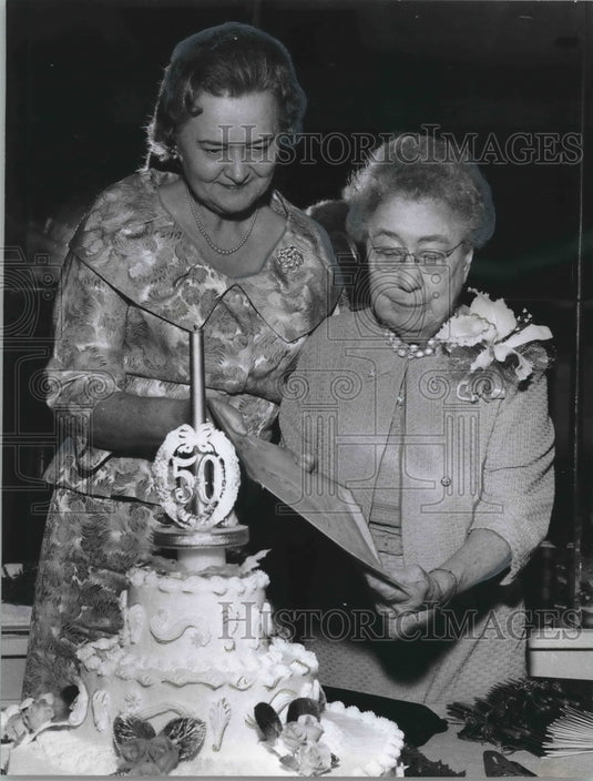 1967 Press Photo Mary Poore and Virginia McMahan at Altrusan Golden Anniversary-Historic Images