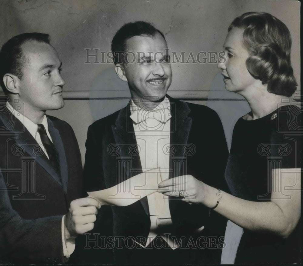 1963, Walter Moeck, Director Alabama Pops Orchestra Gets $3,000 Gift - Historic Images