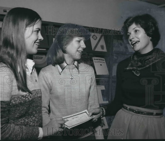 1978 Jacksonville State University Counselor & Students Use Computer - Historic Images