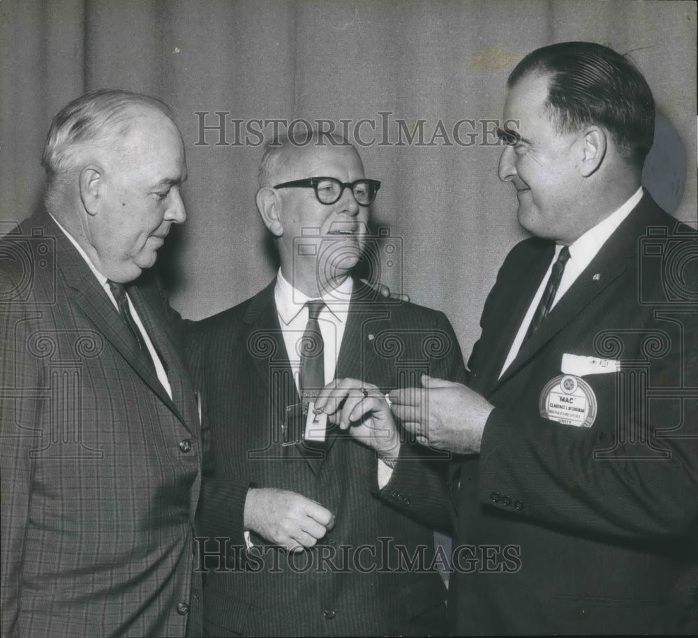 1982, Judge Fredrick W. Howell presented key to Birmingham, Alabama - Historic Images