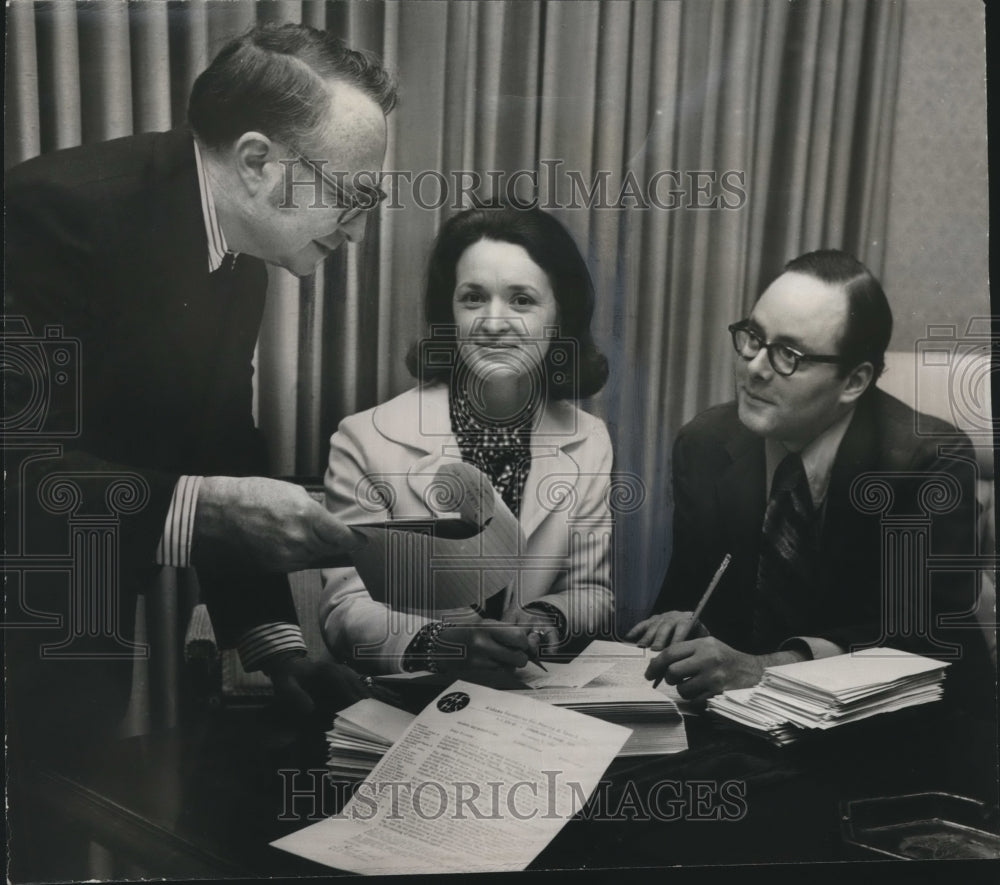 1972, Mrs. John A. Lyon &amp; Charles S. Northen III plan Caroling Tea - Historic Images