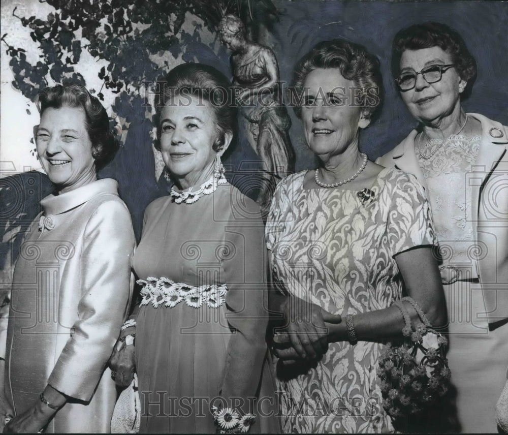 1970, Alabama&#39;s Colonial Dames of America Welcomes Out-of-Town Guests - Historic Images