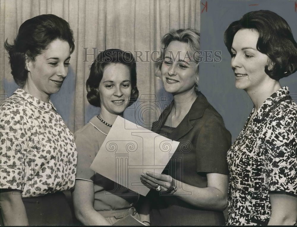 1965 Press Photo Silhouette Dance Club Officers including Mrs. Peter Bolvig-Historic Images
