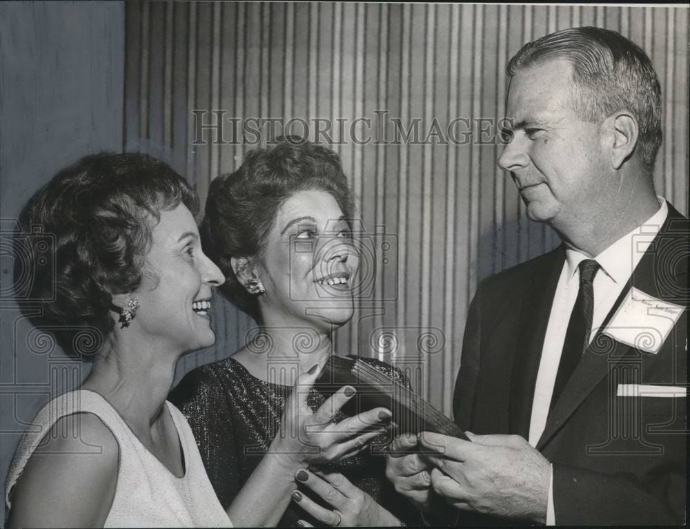 1964, Mrs. Roberta Murray, Mrs. Arlene Kelly, A. W. Jones, Attorney - Historic Images