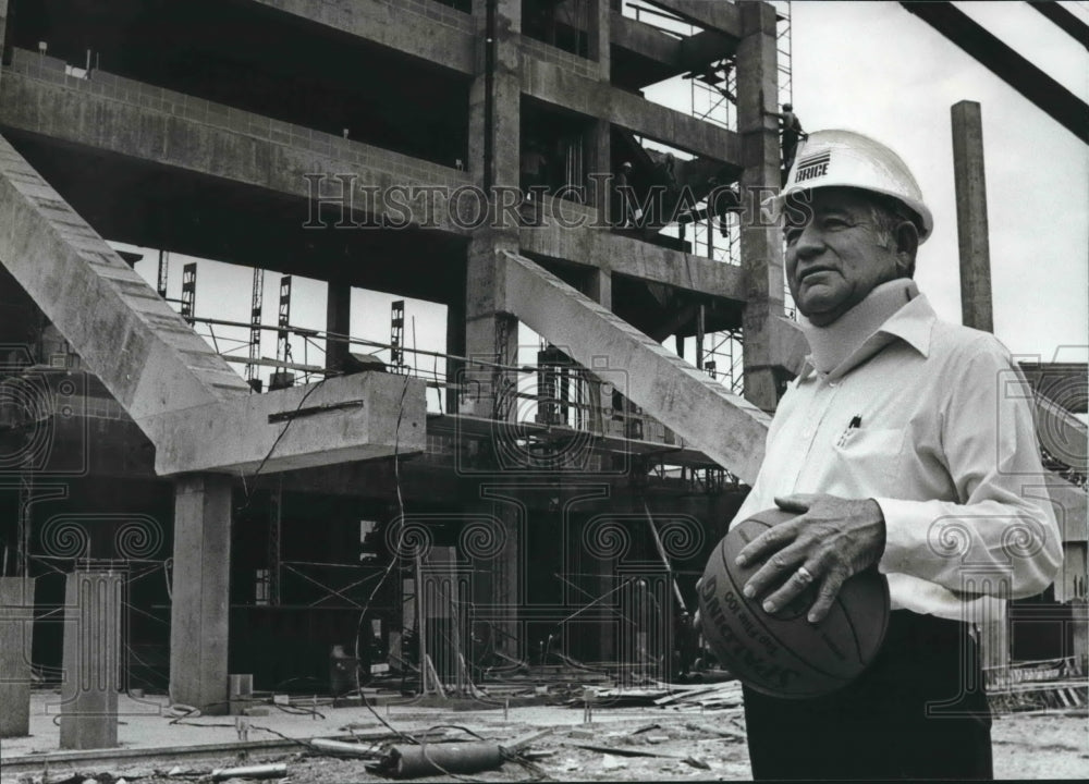 1981 Youth Director of Fair Park Authority Dave Motherway at Arena - Historic Images