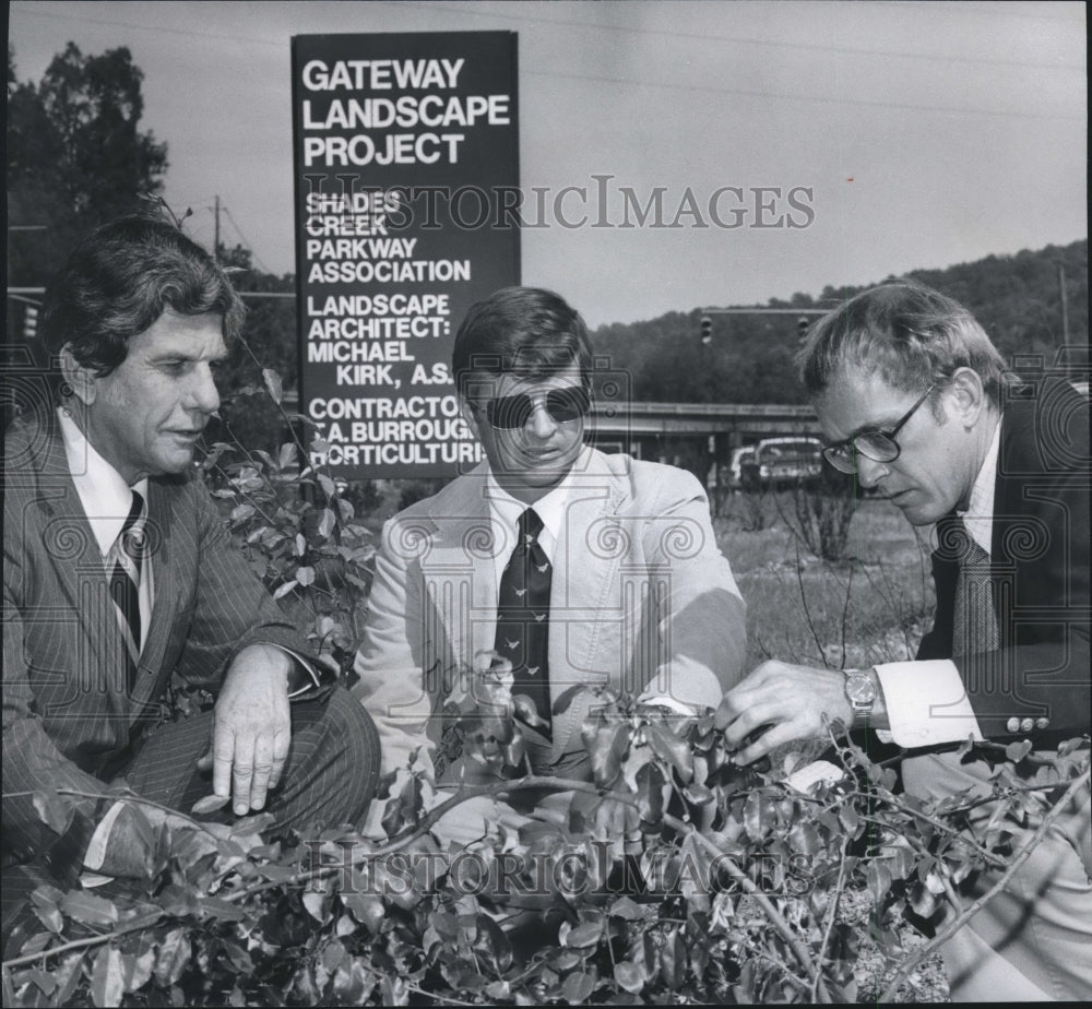 1978 Parkway Association Officers Check Most Recent Planting - Historic Images