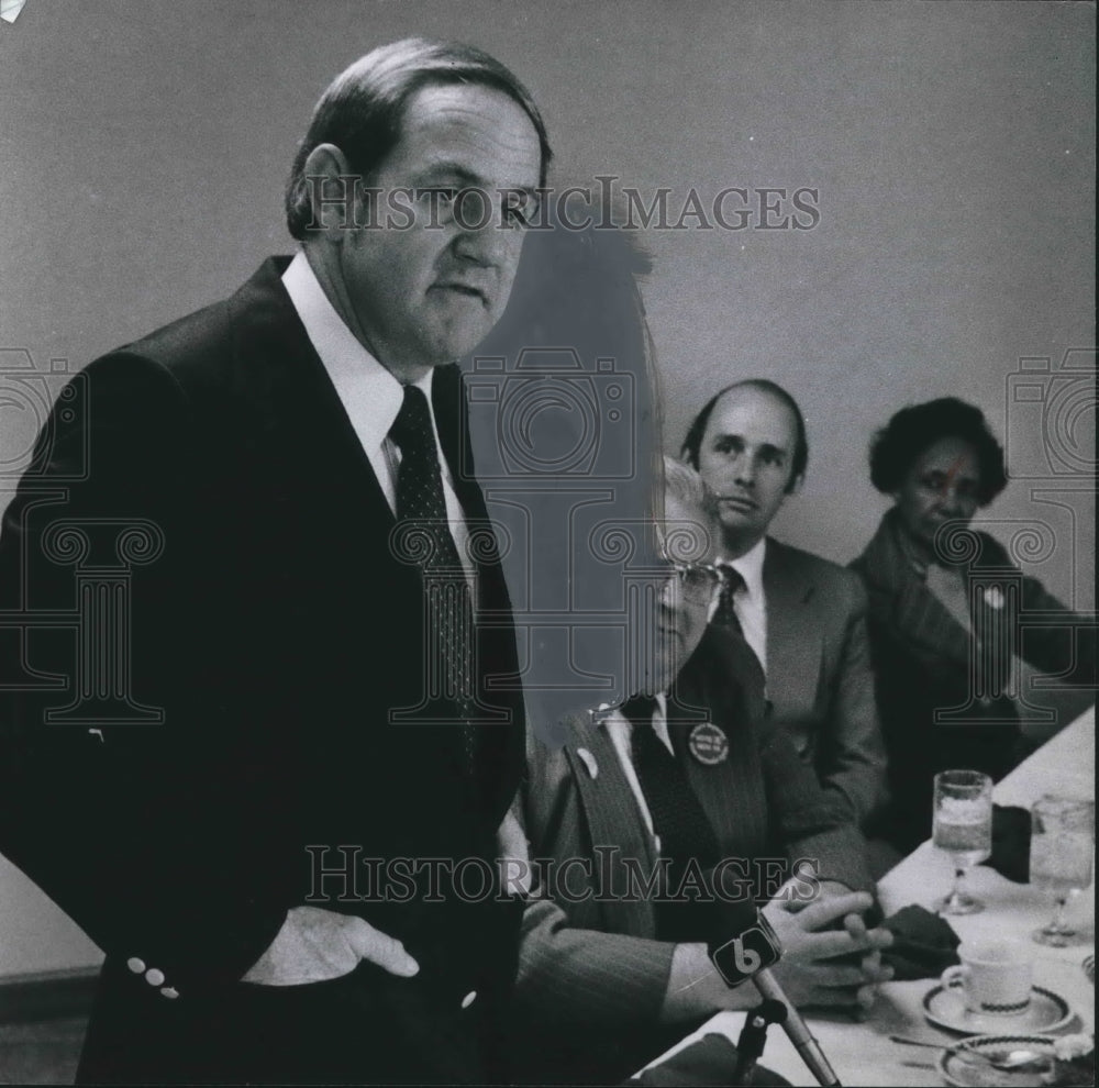 1978 Press Photo Governor Fob James Speaks at Birmingham, Alabama Luncheon - Historic Images