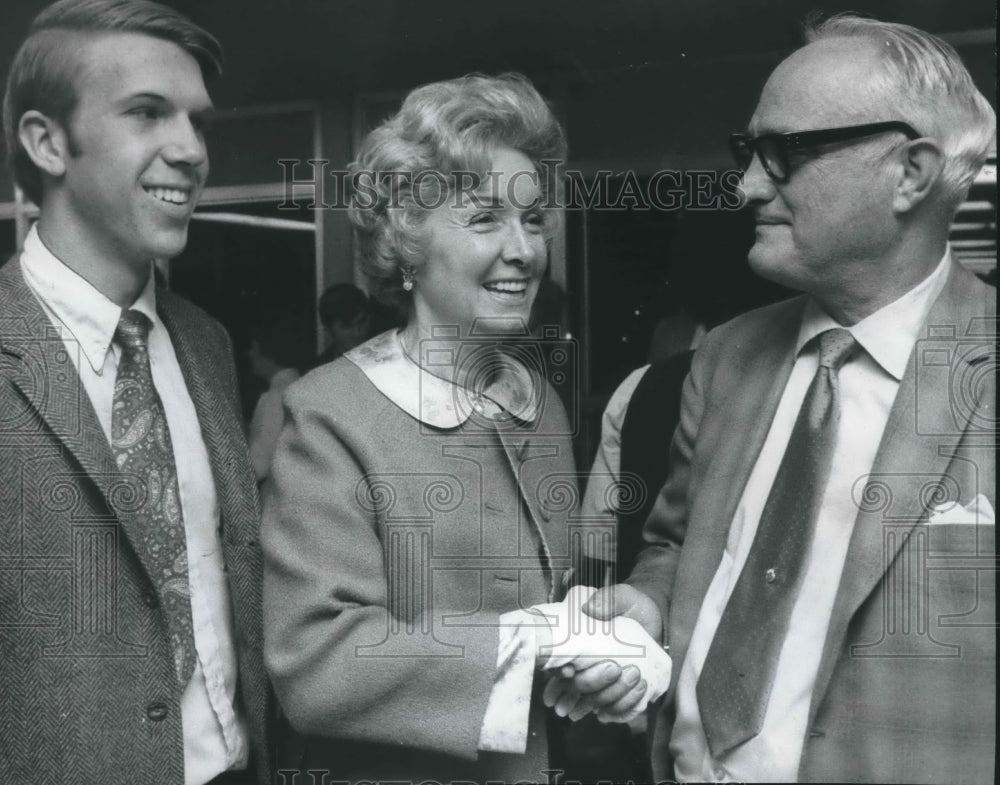 1970, Gail Patrick (Jackson) &amp; Son, Tom, greet Charles Bodden - Historic Images