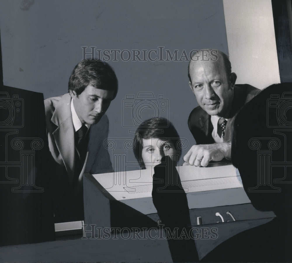 1975 Robert Wade Lawson, Alabama Youth Services, Tracks Hearing Test - Historic Images