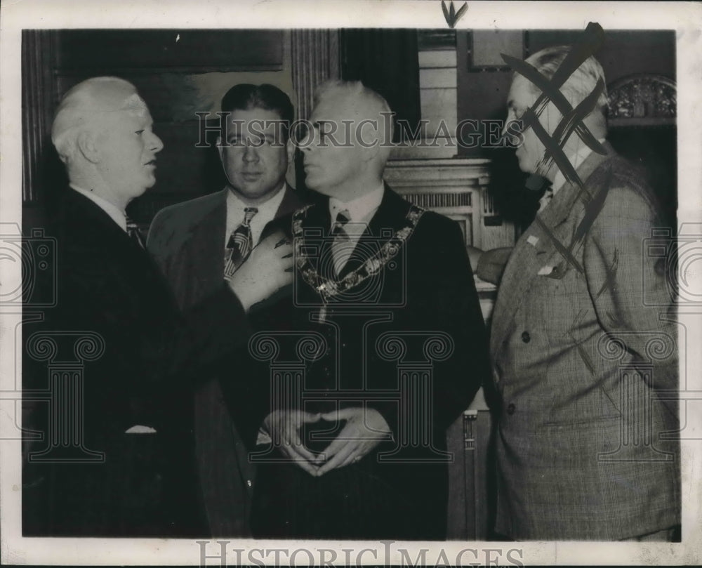 1947 American Mayors Meet Mayor of Rotterdam, Holland - Historic Images