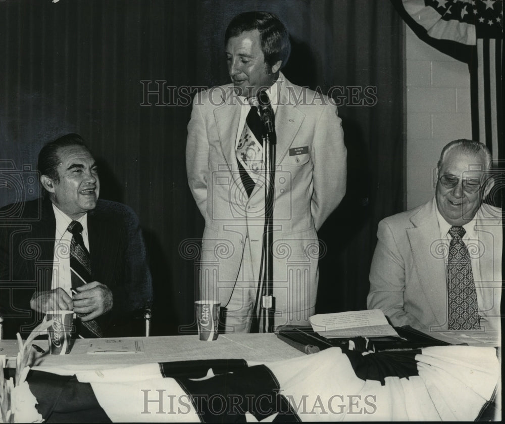 1976 Press Photo Bessemer Mayor Porter Welcomes Alabama Governor George Wallace - Historic Images