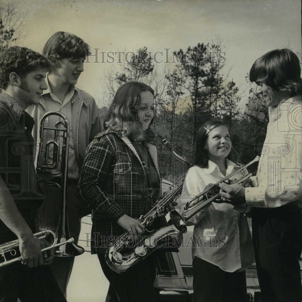 Press Photo Steve Reagan, Ashville High School Band Director with students - Historic Images