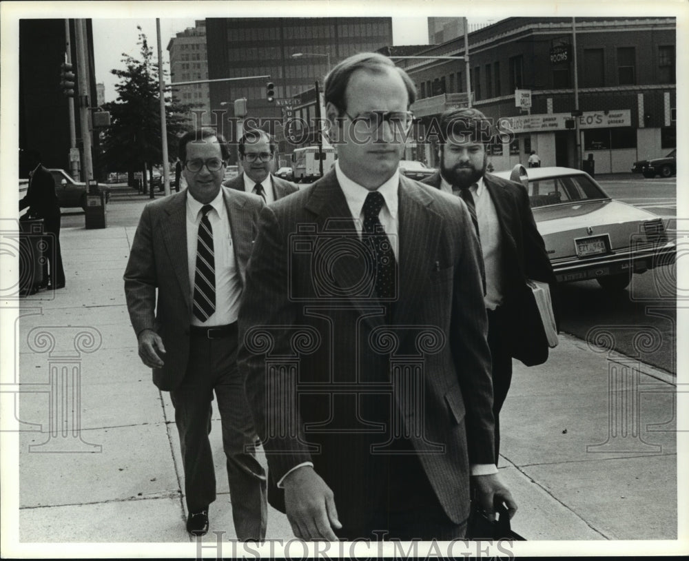 1980 Press Photo Gary &amp; Larry Drummond &amp; attorneys, coal racketeering trial - Historic Images