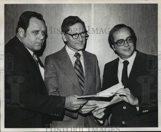 1977 Press Photo Garry N. Drummond, President of Drummond Company, and others - Historic Images