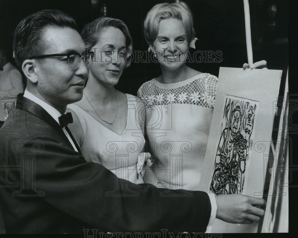 1967, Festival Of Arts Officials Examine Japanese Painting - Historic Images