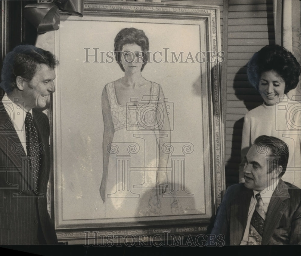 1974, Governor George C. Wallace Admires Portrait of Wife, Cornelia - Historic Images