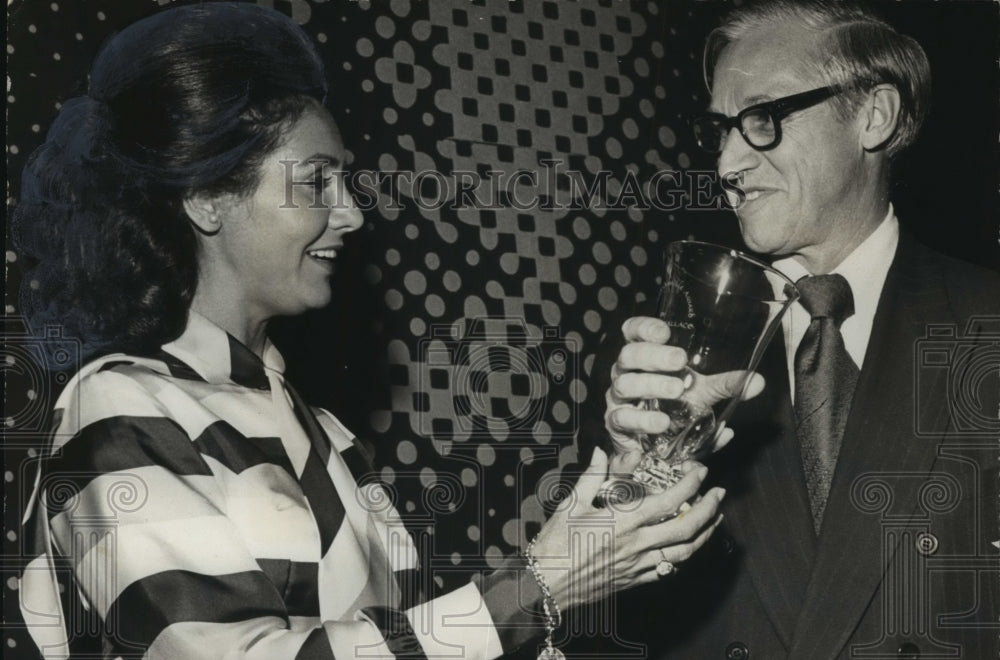 1973 Mrs. George Wallace Receives Camellia Award from Mr. Hoehne - Historic Images