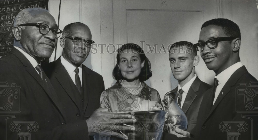 1966 Press Photo Mrs. David Roberts III, Civic Leader - Historic Images