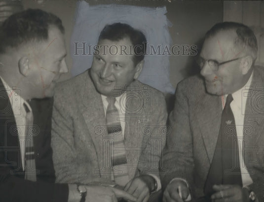1954 Alabama Agriculture Committee Members Discuss Plans - Historic Images