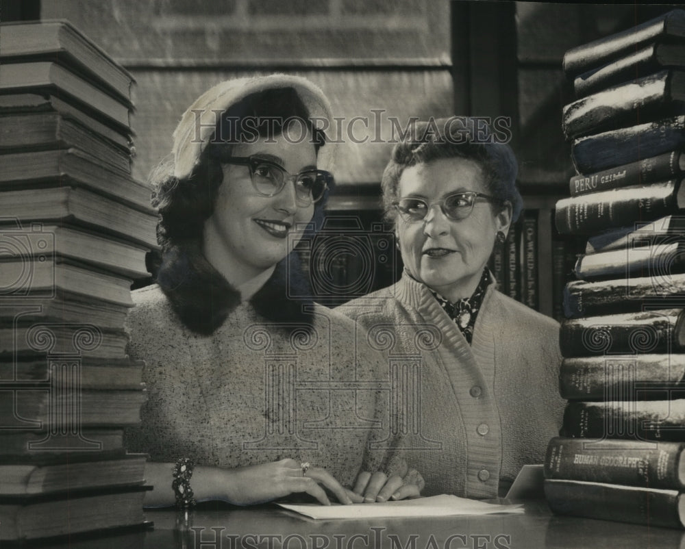 1958 Teachers Virginia Hughes, Minnie Baker Discuss Workshop - Historic Images