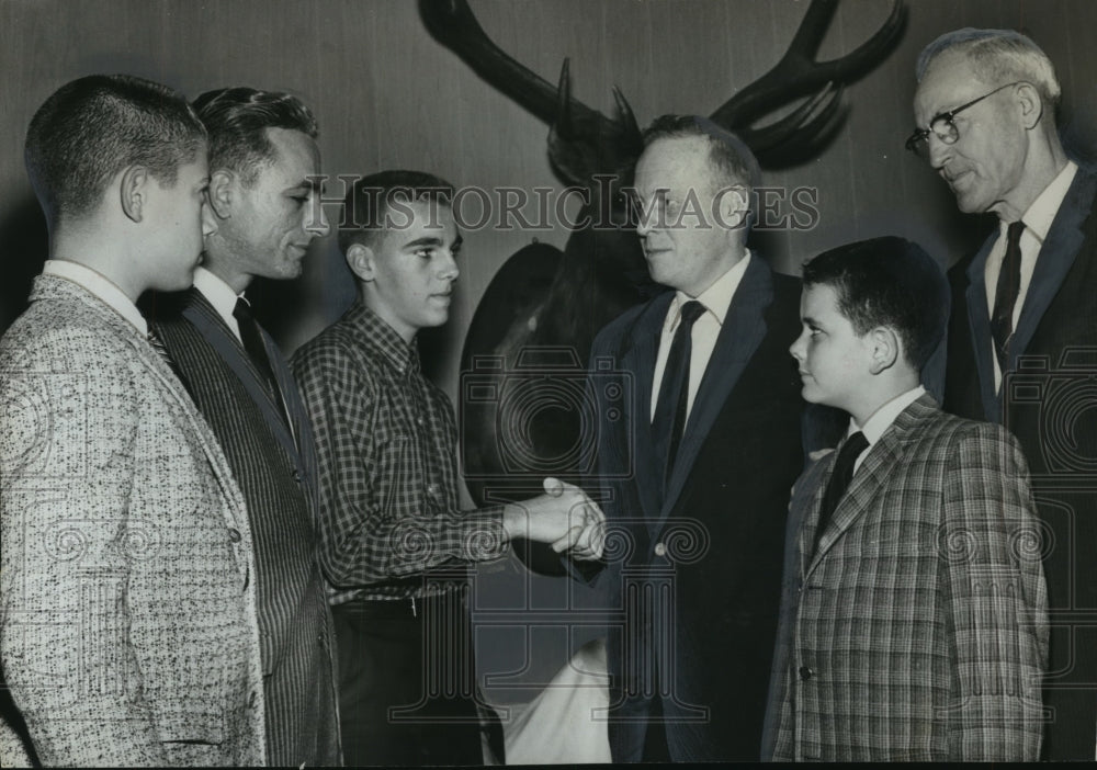 1961, Congressman George Huddleston Greets Newspaper Boys - abno08860 - Historic Images