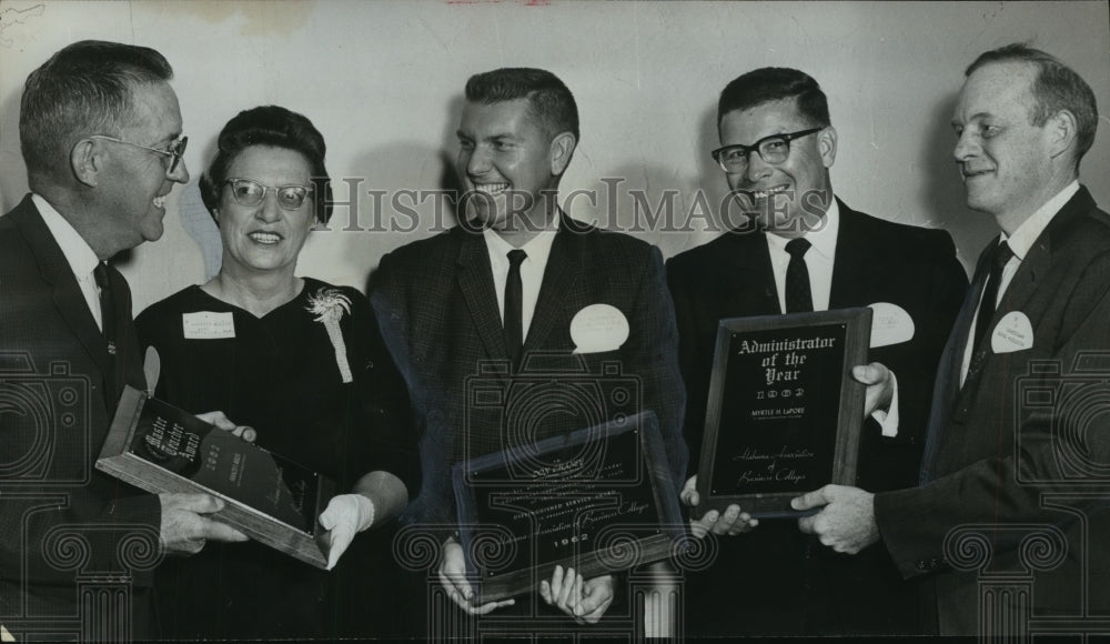 1962 Alabama Association of Business Colleges Awards Presented - Historic Images