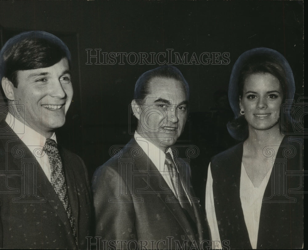 1970 Former Alabama Governor Wallace with Others - Historic Images