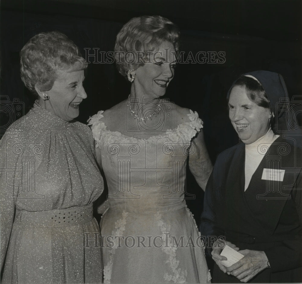 1974, Gala 2 chairwoman Sister Catherine Mangan &amp; others - abno08968 - Historic Images