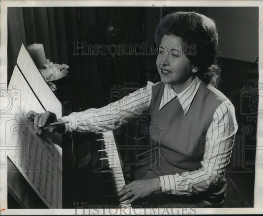 Press Photo Clubwoman Mrs. Jerome Tucker composing "A Whole New Sound" - Historic Images