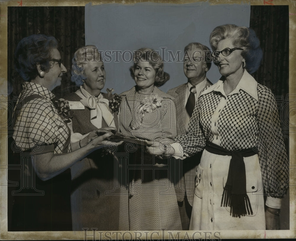 1974 University of Montevello Honors Sisters as Alumni of the Year - Historic Images