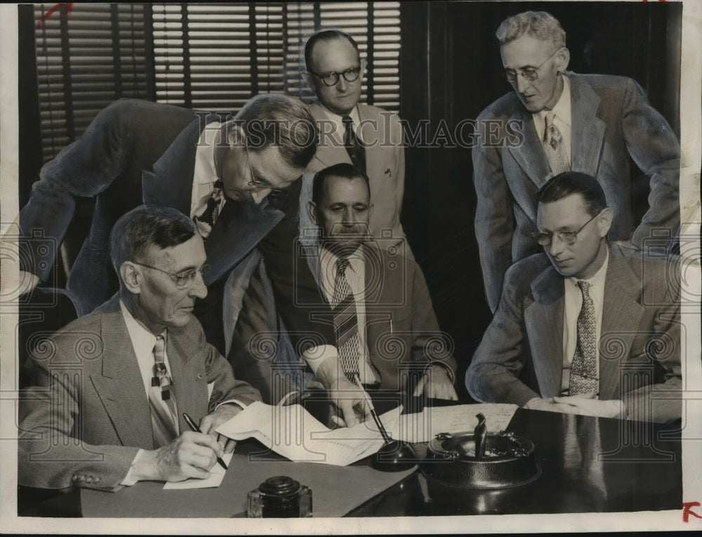 1952 Oak Ridge, Alabama mayor E.J. Doby & others at meeting, AL-Historic Images