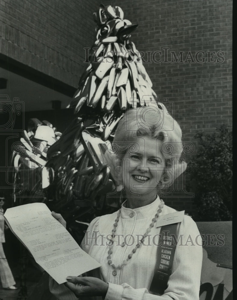 1976 Press Photo Mrs. Bettye Jennings, Chicken Cooking Contest winner - Historic Images