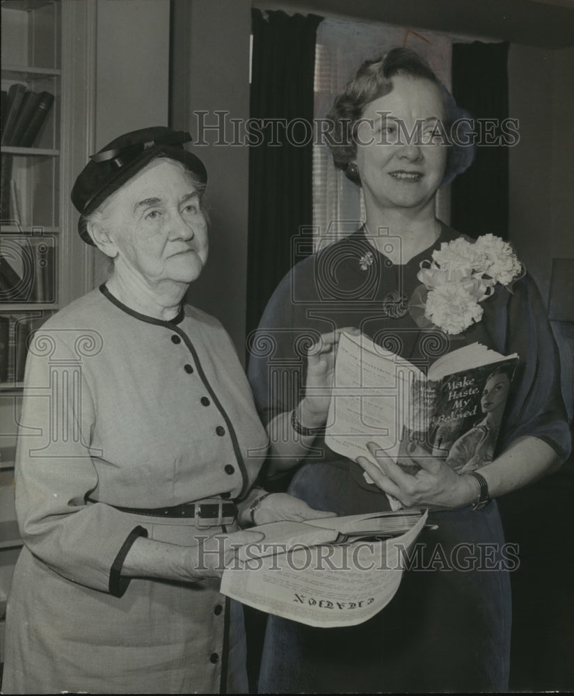 1962, Mrs. Gordon Thompson, writer &amp; Thelma Thompson Slayden - Historic Images