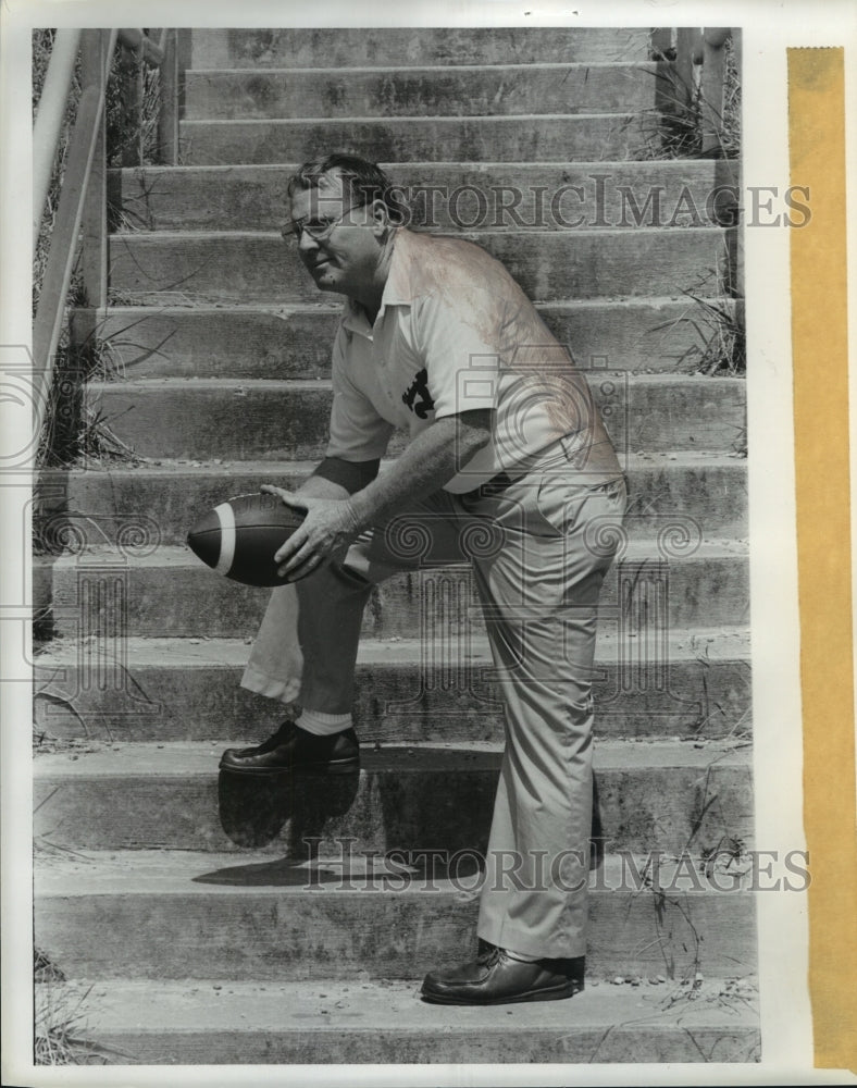 1980 Mutt Reynolds, football coach - Historic Images