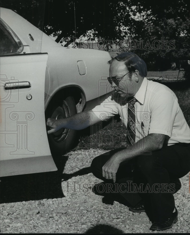 1978 Marion County Sheriff Floyd Long Checks  Numbers on Stolen Car - Historic Images