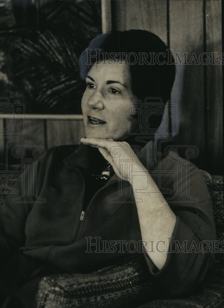 1977 Dr. Roberta Long, University of Alabama at Birmingham Professor - Historic Images