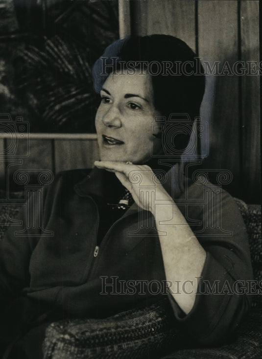 1977 Dr. Roberta Long, University of Alabama at Birmingham Professor - Historic Images