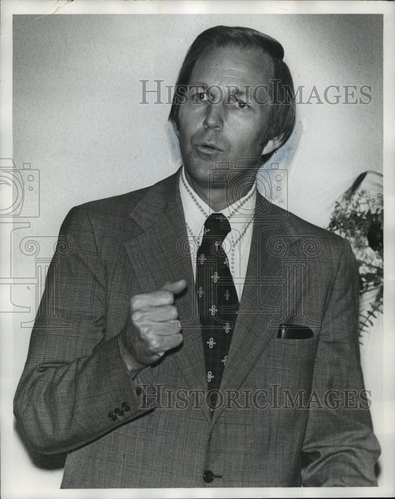 1976, Dr. Paul Hubbert, Alabama Education Association speaking - Historic Images