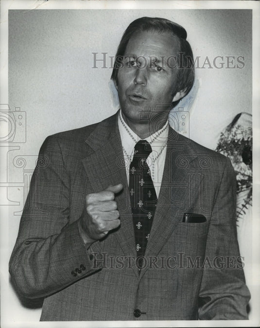 1976, Dr. Paul Hubbert, Alabama Education Association speaking - Historic Images